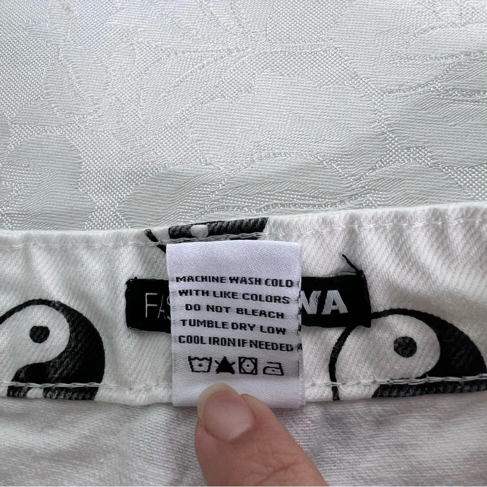 Fashion Nova Yin Yang White and Black Denim High Waisted Shorts Size 1